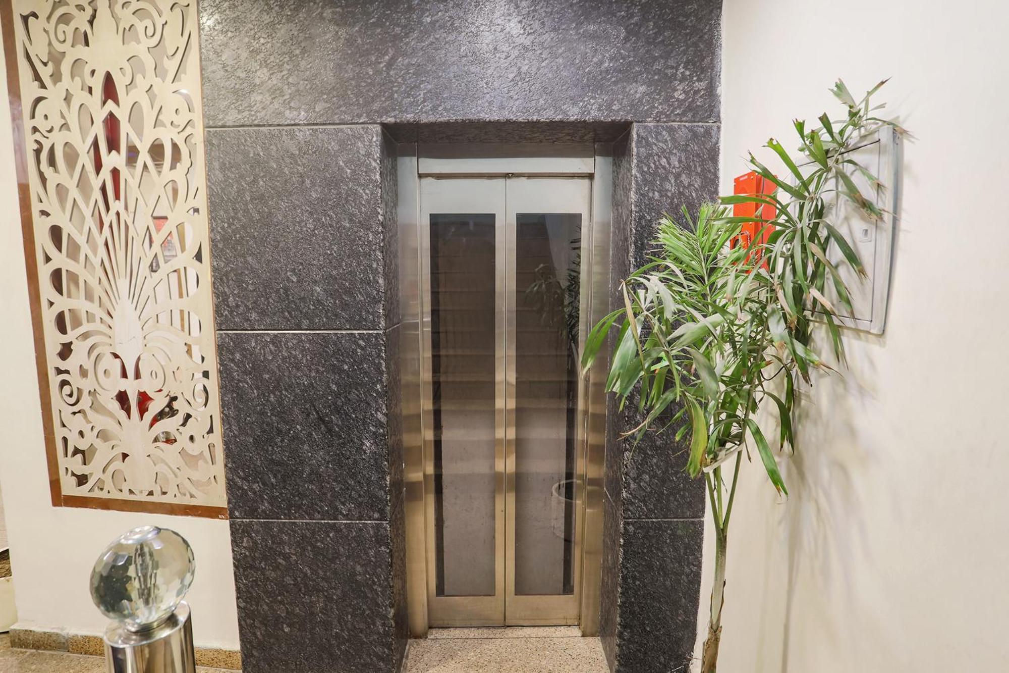 Fabhotel The Diamond Газиабад Экстерьер фото