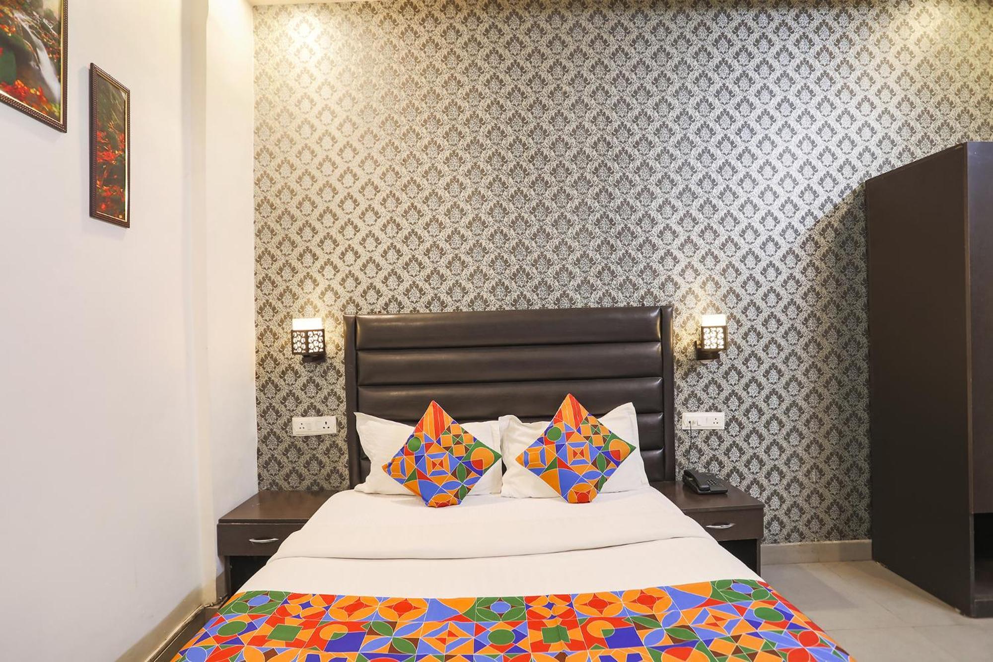 Fabhotel The Diamond Газиабад Экстерьер фото